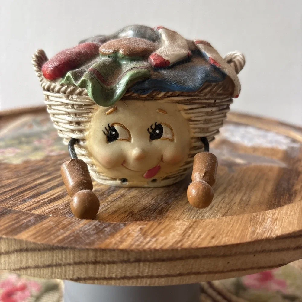 Laundry Anthropomorphic Laundry Basket Shelf Sitter Figure 2010 3